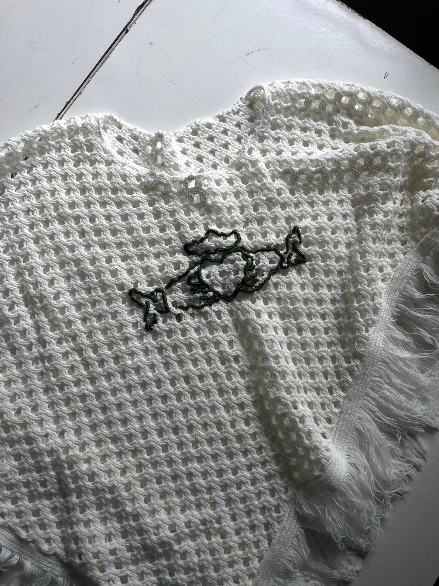 White Claddagh shawl MEDIUM-LARGE